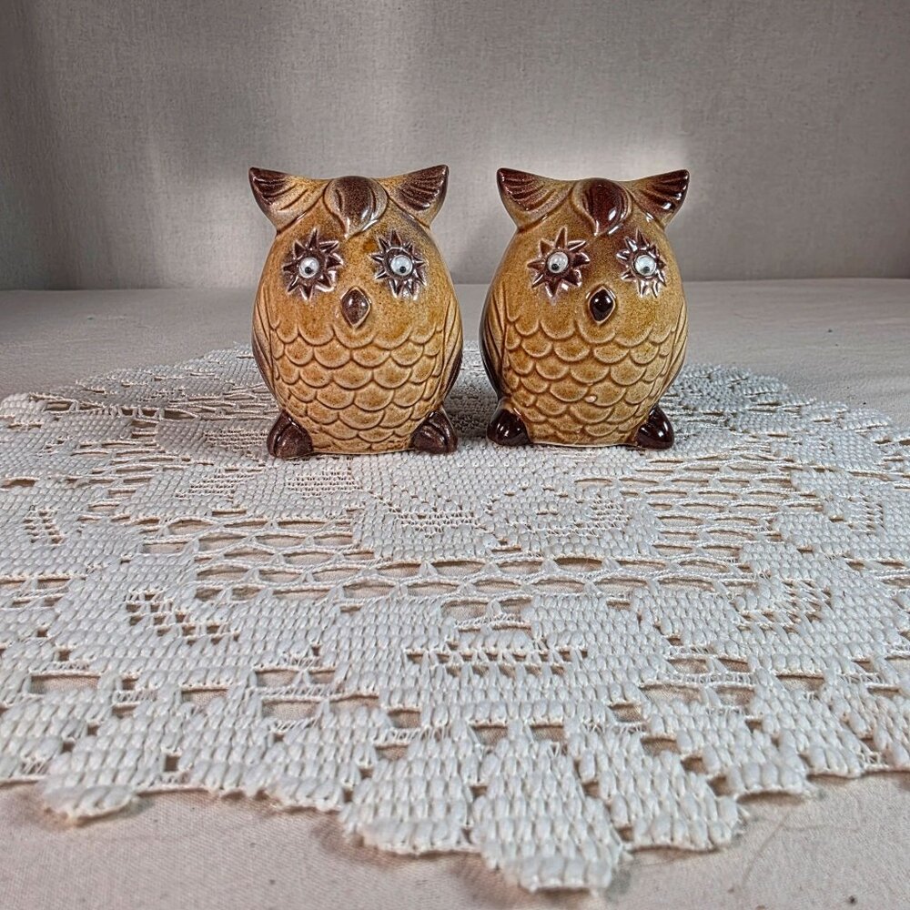 Vintage Ceramic Owl Salt & Pepper Shakers Japan Brown & Yellow With Googly Eyes